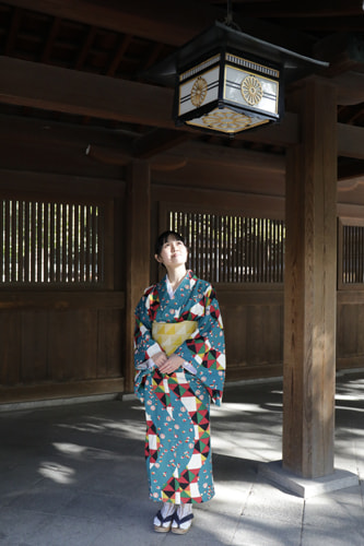 明治神宮撮影スポット 屋根の下(灯籠)